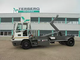 Gereed voor aflevering een Terberg 4x2 Container Carrier voorzien van een nieuw 30 tons haakarmsysteem van VDL Container Systems bv